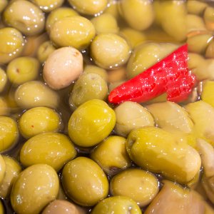 זיתים ירוקים יוונים  (5.9 ש"ח ל-100גר)